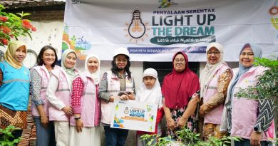 Srikandi PLN Surabaya Barat Salurkan Bantuan Listrik Gratis Melalui Program Light Up The Dream