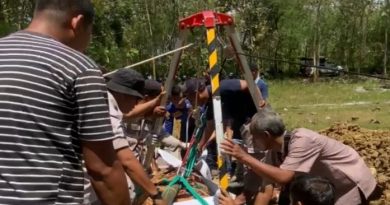 Gunakan Tripod Rescue, Tim SAR Gabungan Bantu Pemakaman Warga Berbobot 240 Kg