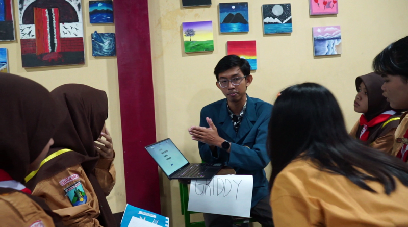 Prodi TI UNAIR Gelar Pengenalan Dasar Web Design untuk Generasi Muda