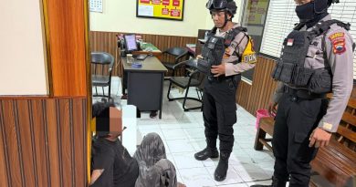 Tim Sparta Polresta Solo Selamatkan Terduga Pencuri HP dari Amukan Massa di Nusukan