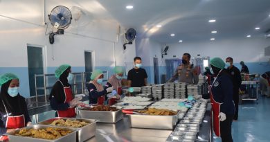 SPPG Polres Boyolali Bagikan 500 Paket Makanan Sehat untuk Anggota dan Pelajar