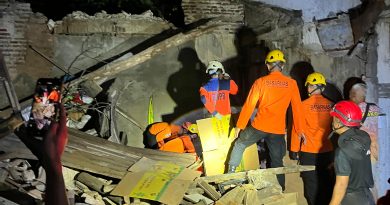 Lima Warga Tertimpa Reruntuhan Rumah Tua di Semarang Tengah