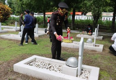 Kapolres Boyolali Pimpin Upacara Ziarah Nasional, Peringati Hari Pahlawan dengan Khidmat Kapolres Boyolali Pimpin Upacara Ziarah Nasional, Peringati Hari Pahlawan dengan Khidmat