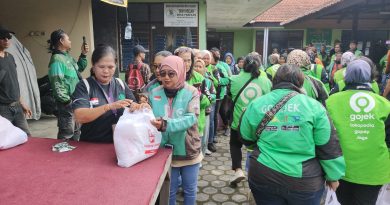 Program Solidaritas Nasional Hadir di Solo, Ribuan Driver Ojol Dapat Bantuan Sembako