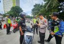 Polresta Solo Bagikan Tumbler Gratis untuk Pengendara Tertib saat Operasi Zebra Candi 2025 di Plaza Manahan