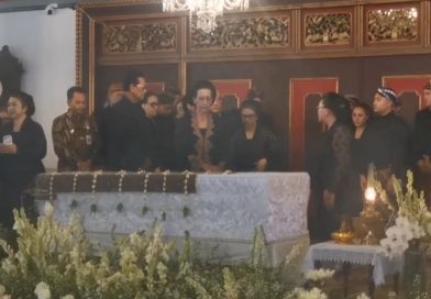 Sri Sultan Hamengku Buwono X Harap Keraton Surakarta Tetap Kondusif Pasca Wafatnya PB XIII Sri Sultan Hamengku Buwono X Harap Keraton Surakarta Tetap Kondusif Pasca Wafatnya PB XIII