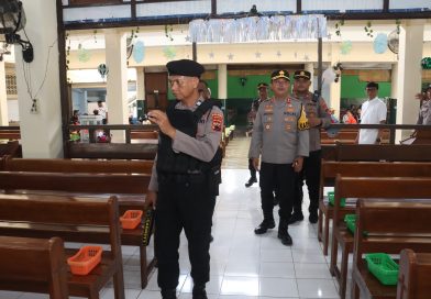 Kapolres Sukoharjo Pimpin Sterilisasi Gereja Hati Kudus Yesus Jelang Misa Natal