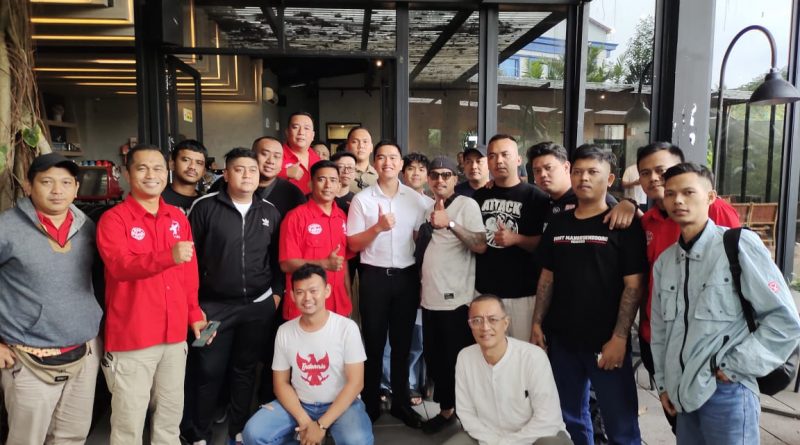 Temui Suporter Persis Solo, Kaesang Setujui Lima Tuntutan Pendukung Laskar Sambernyawa Temui Suporter Persis Solo, Kaesang Setujui Lima Tuntutan Pendukung Laskar Sambernyawa