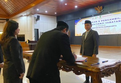 Respati Lantik 209 Pejabat Pemkot Solo, Tekankan Integritas dan Sinergi Layanan Publik Respati Lantik 209 Pejabat Pemkot Solo, Tekankan Integritas dan Sinergi Layanan Publik