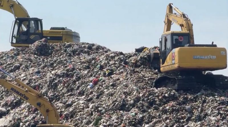 Enam Alat Berat Bekerja Optimal, Penanganan Sampah TPA Putri Cempo Mulai Lancar