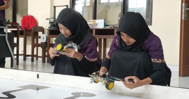 Ngabuburit Produktif, Siswa SMK Warga Solo Isi Waktu Menjelang Buka Puasa dengan Merakit Robot