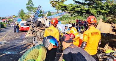 Truk Muatan Kayu Oleng Tabrak Empat Kendaraan di Wonosobo, Dua Tewas
