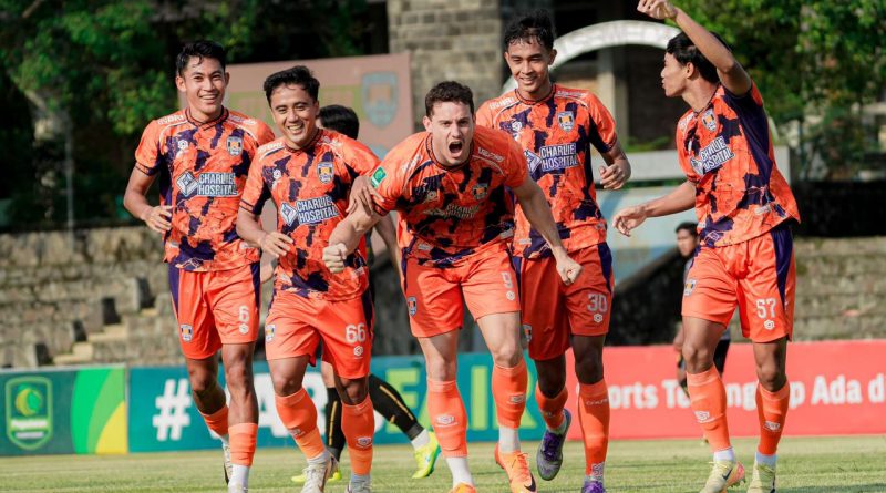 Review Deltras FC vs Kendal Tornado FC: Brace Patrick Cruz Bawa Laskar Badai Pantura Putus Tren Negatif