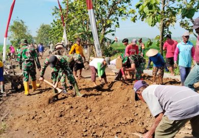 Prajurit Arhanud 15 Tunjukkan Kemampuan Baru, Mahir Bertukang di Lokasi TMMD Sragen