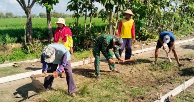 Semangat Kartini Tak Pernah Pudar, Bu Suliyem Tetap Tangguh di Lokasi TMMD