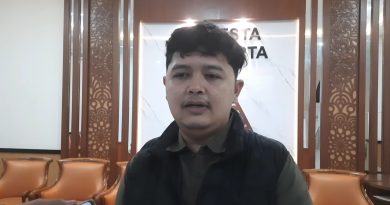 Pria Pembawa Parang dalam Video Viral Duel di Pasar Klitikan Solo Menyerahkan Diri ke Polisi