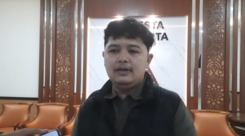 Pria Pembawa Parang dalam Video Viral Duel di Pasar Klitikan Solo Menyerahkan Diri ke Polisi