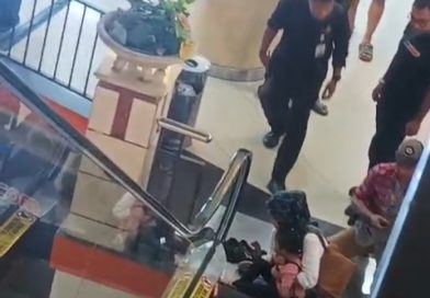 Bocah 6 Tahun Terjepit Eskalator di Neo SGM Solo, Selamat Tanpa Luka Serius Bocah 6 Tahun Terjepit Eskalator di Neo SGM Solo, Selamat Tanpa Luka Serius