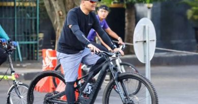 Gowes ke Kantor, Sepeda Ahmad Luthfi Jadi Sorotan: Harganya Tembus Ratusan Juta