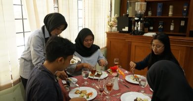 Mahakarya Kuliner Vokasi: Simulasi Layanan Restoran Formal di Manajemen Perhotelan UNAIR