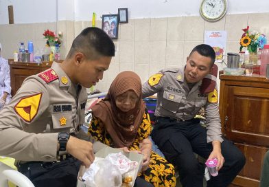 Taruna Akpol Manggala Satya Tebar Kepedulian di Panti Jompo Solo, Berbagi Sembako dan Kebahagiaan Taruna Akpol Manggala Satya Tebar Kepedulian di Panti Jompo Solo, Berbagi Sembako dan Kebahagiaan