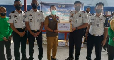 Rutan Solo Salurkan Bantuan untuk Relawan Kebakaran TPA Putri Cempo Rutan Solo Salurkan Bantuan untuk Relawan Kebakaran TPA Putri Cempo