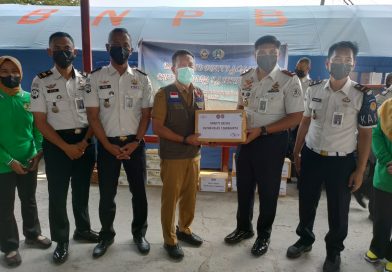 Rutan Solo Salurkan Bantuan untuk Relawan Kebakaran TPA Putri Cempo Rutan Solo Salurkan Bantuan untuk Relawan Kebakaran TPA Putri Cempo