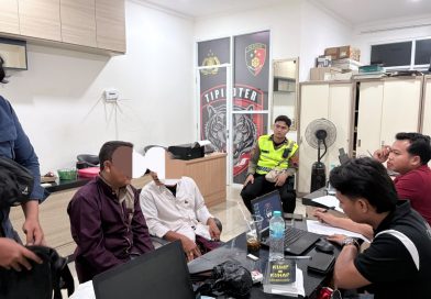 Dua Terduga Copet Asal Pasuruan Diciduk Saat Haul Solo, 9 HP Disita Polisi Dua Terduga Copet Asal Pasuruan Diciduk Saat Haul Solo, 9 HP Disita Polisi